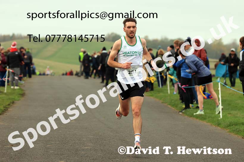Senior Mens and Womens 2024 Heaton Memorial 10k Road Race, Newcastle Town Moor, Newcastle.   Photo: David T. Hewitson/Sports for All Pics